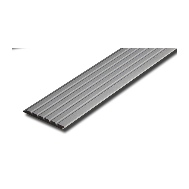ผนังตกแต่ง เอสซีจี  รุ่นโมดิน่า-เอ็ม3 ขนาด 30x300x2.3 ซม. สีซีเมนต์