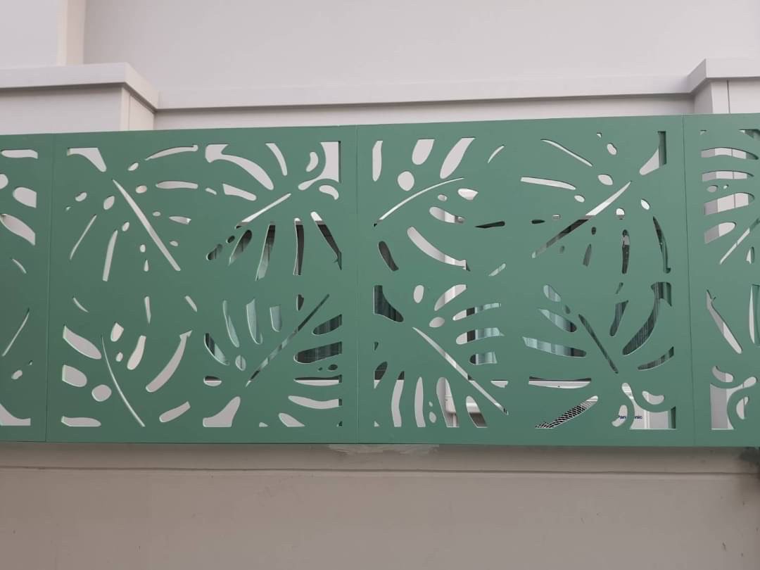 ผนังตกแต่ง เอสซีจี รุ่นเฟรทเวิร์ค ลาย Monstera-1 ขนาด 100x100x0.8 ซม. สีรองพื้น