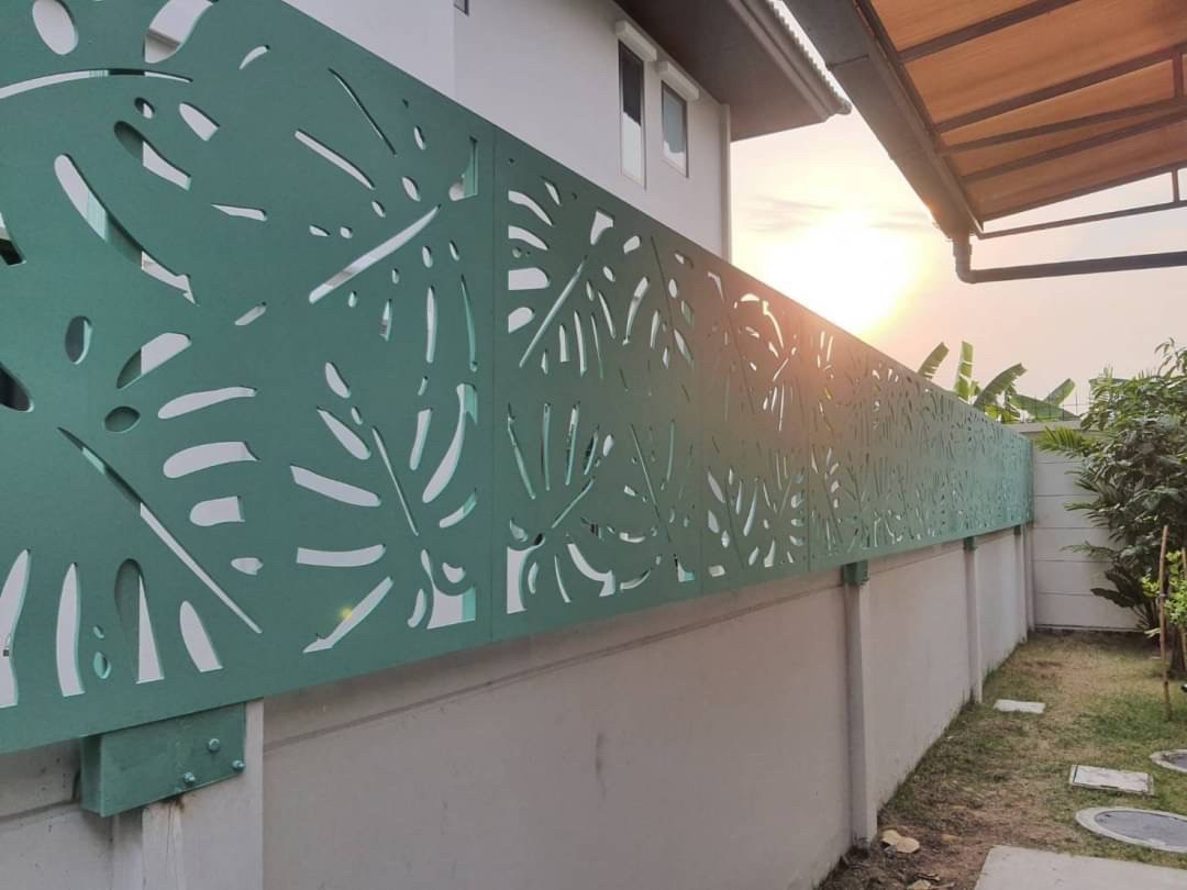 ผนังตกแต่ง เอสซีจี รุ่นเฟรทเวิร์ค ลาย Monstera-1 ขนาด 100x100x0.8 ซม. สีรองพื้น