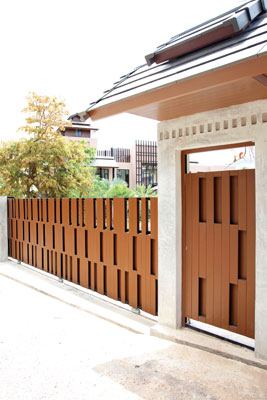 ไม้รั้ว เอสซีจี ขนาด 10x400x1.2 ซม. สีรองพื้น